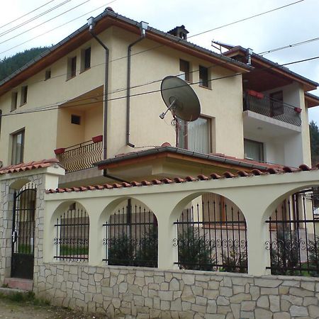 Guest House Benita Devin Exterior foto