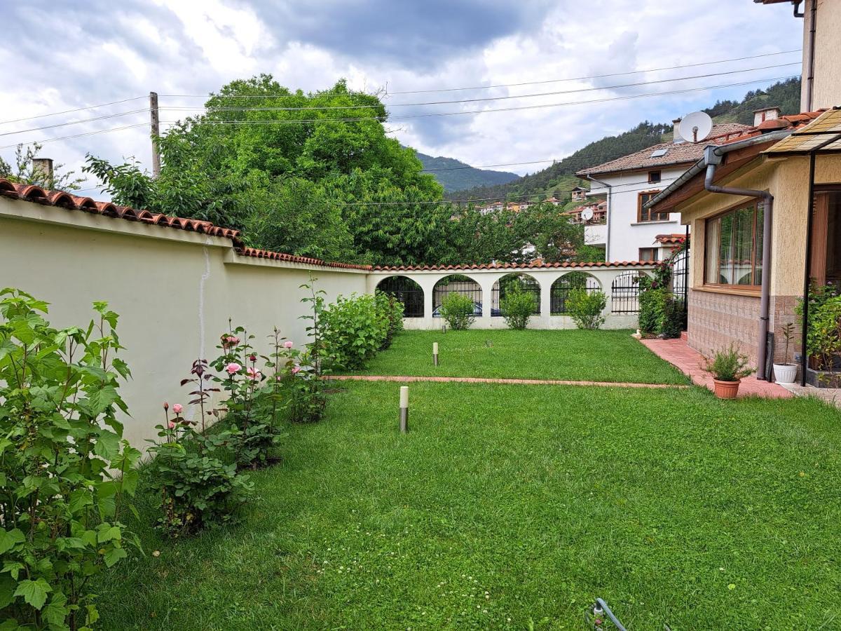 Guest House Benita Devin Exterior foto