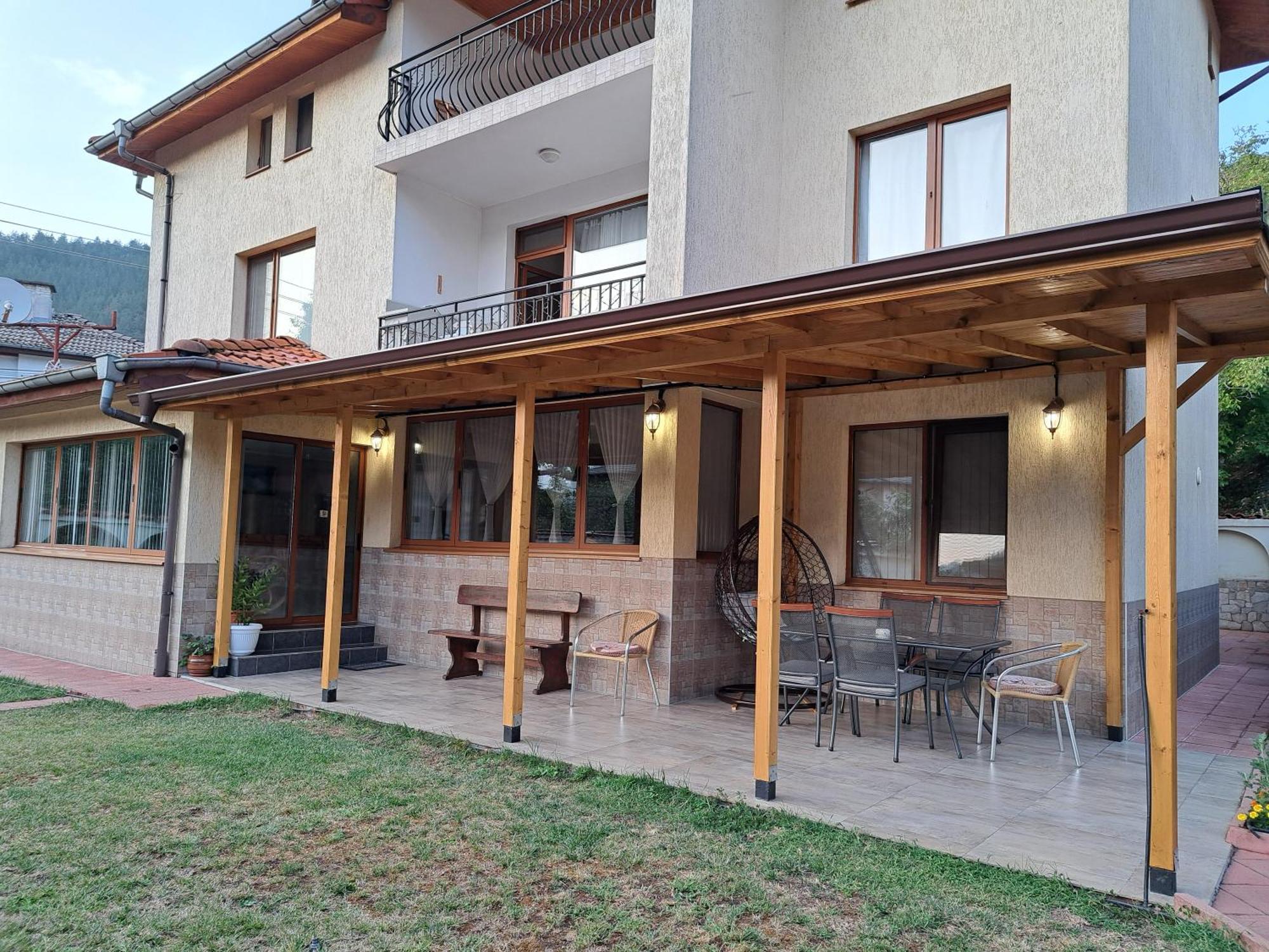 Guest House Benita Devin Exterior foto