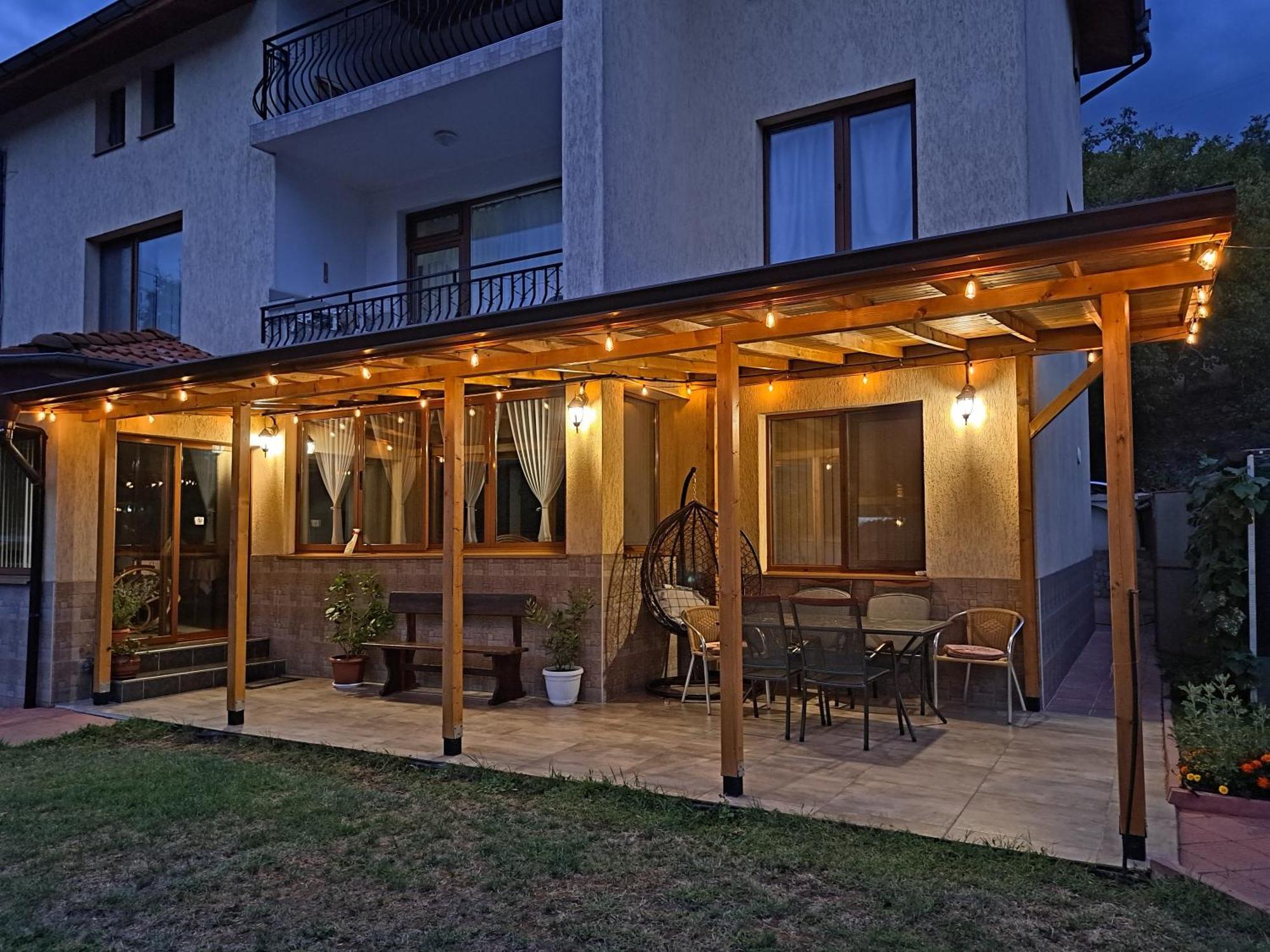 Guest House Benita Devin Exterior foto