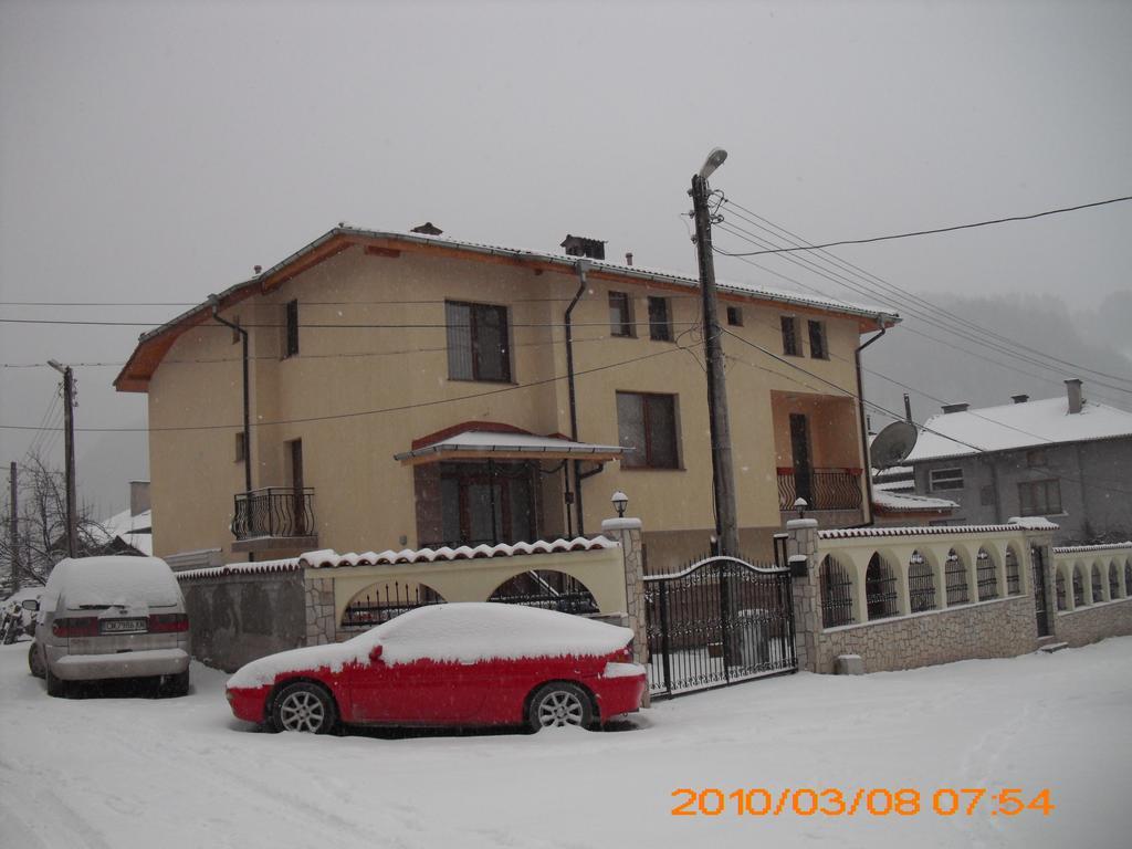 Guest House Benita Devin Exterior foto